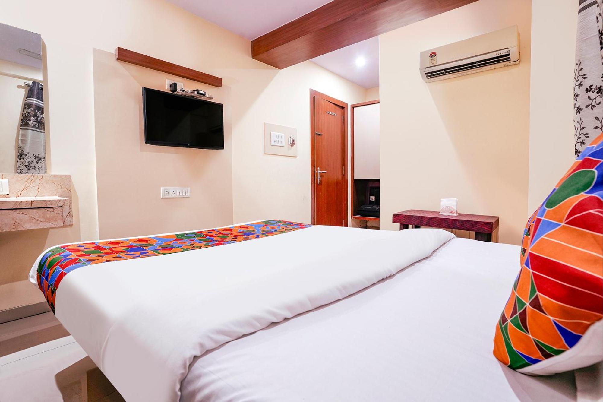Fabhotel Everest Vashi Екстер'єр фото